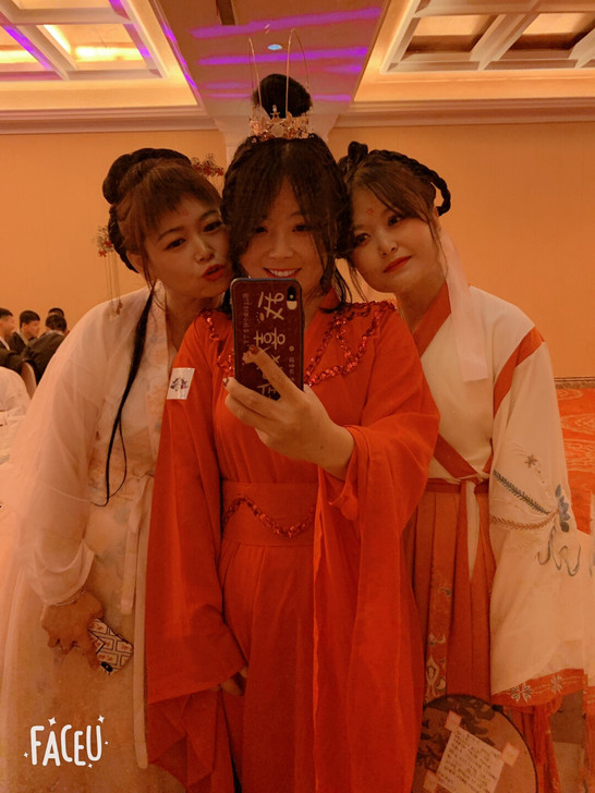 汉服，就年会穿过一次，挺显瘦的，本人身高1...