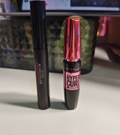 美宝莲睫毛膏，火烈鸟睫毛膏 美宝莲的没怎么...