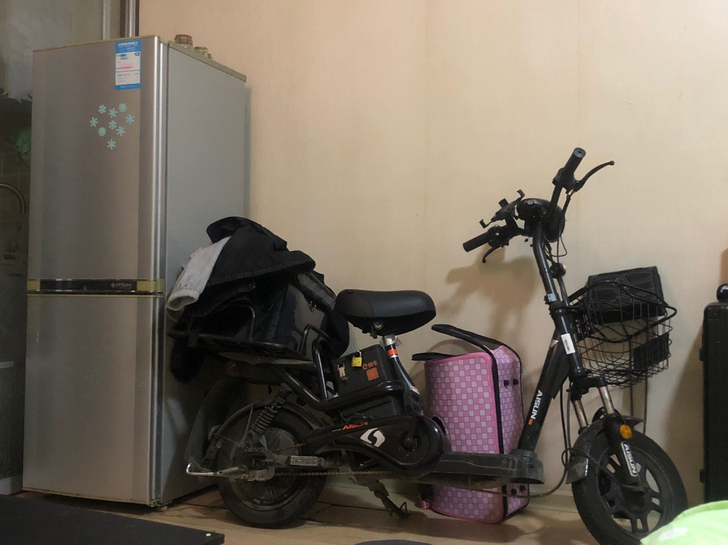 骑了一个月 几乎全新  帽子 手机支架全送...