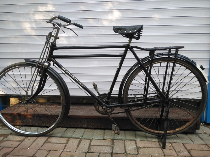 老永久双梁自行车。一切正常。就是没有车链盒...