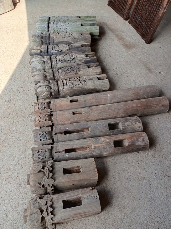 木雕13个，100一个