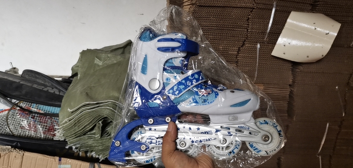 迪士尼 静音 小码 轮滑鞋