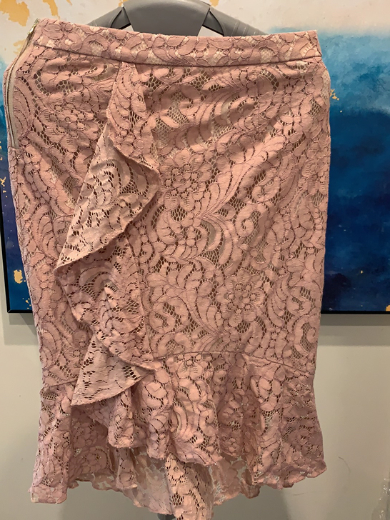 粉色鱼尾蕾丝半裙，6码，全新无标。