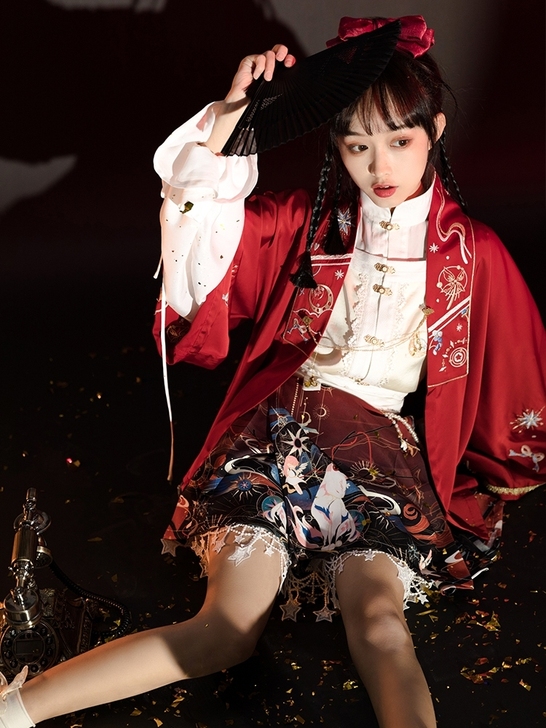 七月夕海棠上身 包括比甲内搭和红色褙子 可...