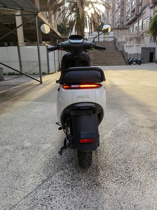 九号ninebot E100,里程2200...