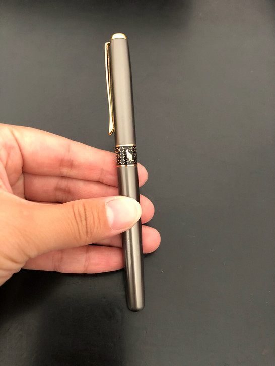 全新袋鼠钢笔  两支40元包邮 价格很低啦...