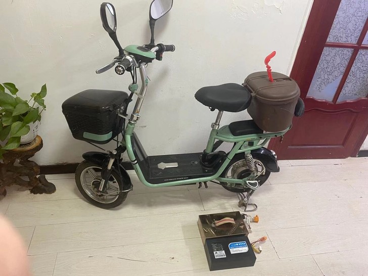 电动车48伏12安带两块锂电池，1600元...