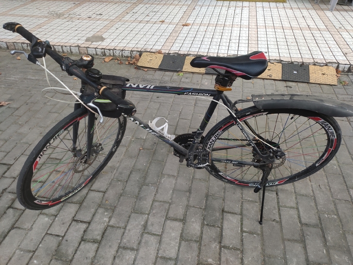 前变速坏,后变速能用,后碟刹坏。