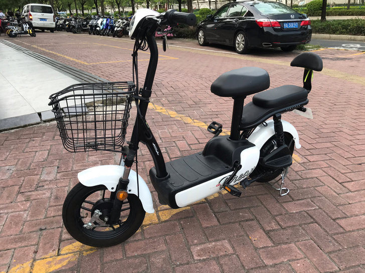 爱玛小蜜豆2.0博世电机版，车况如图九成新...