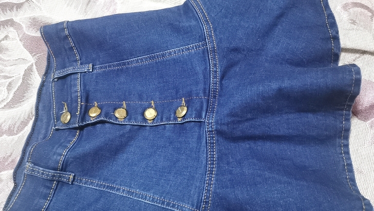 一件上身绝了的半身鱼尾裙。下面有模特图，款...