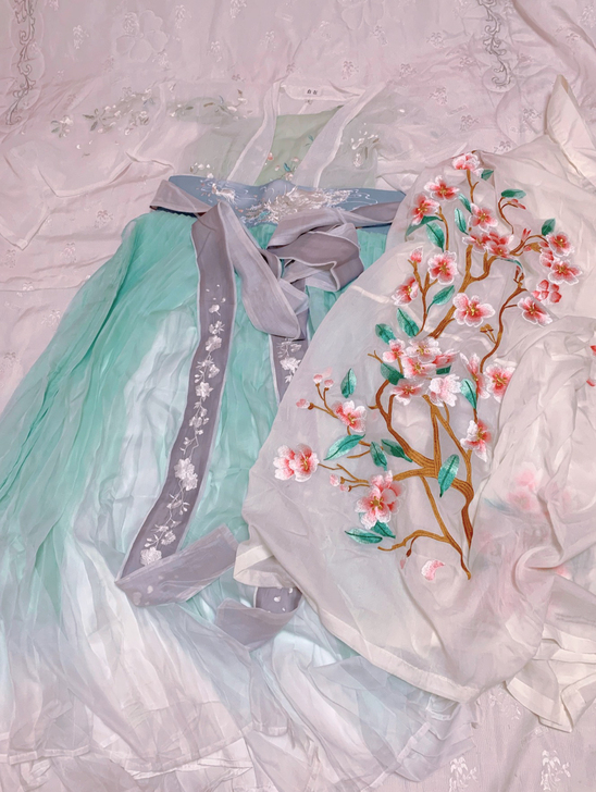 寒山渡 鹿踏樱寻 自在飞花沧海泪 汉服