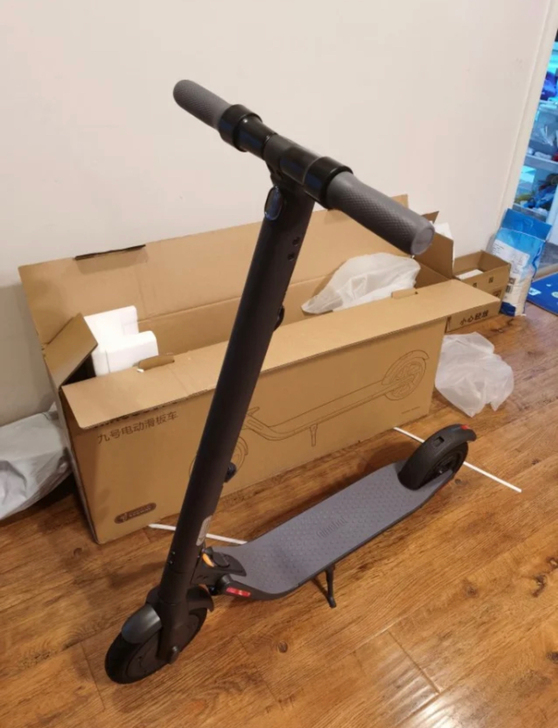 Nine bot 九号电动滑板车，成人学生...