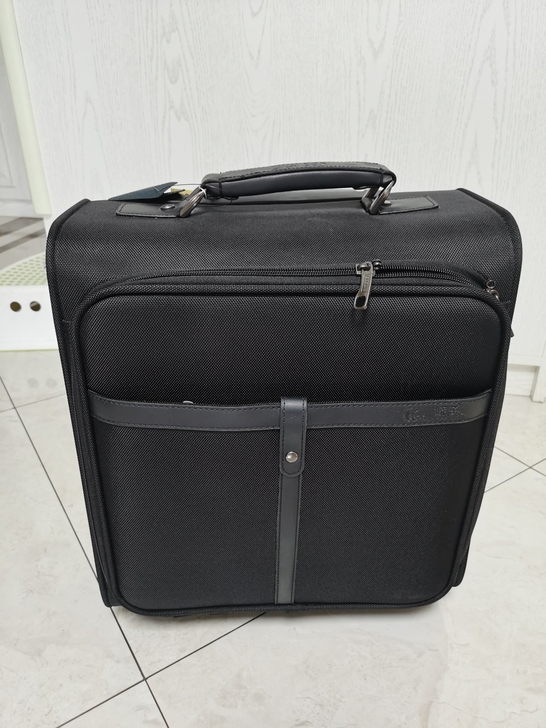 皇冠牌拉杆行李登机箱，黑色，全新带吊牌。