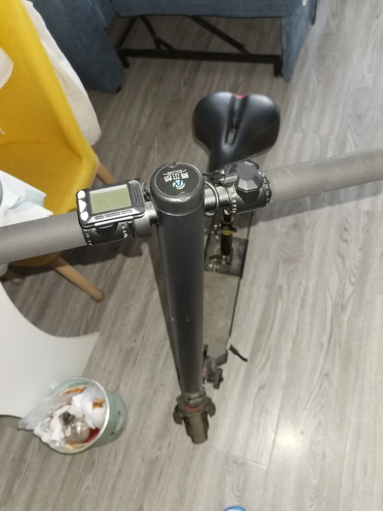 折叠电动滑板车