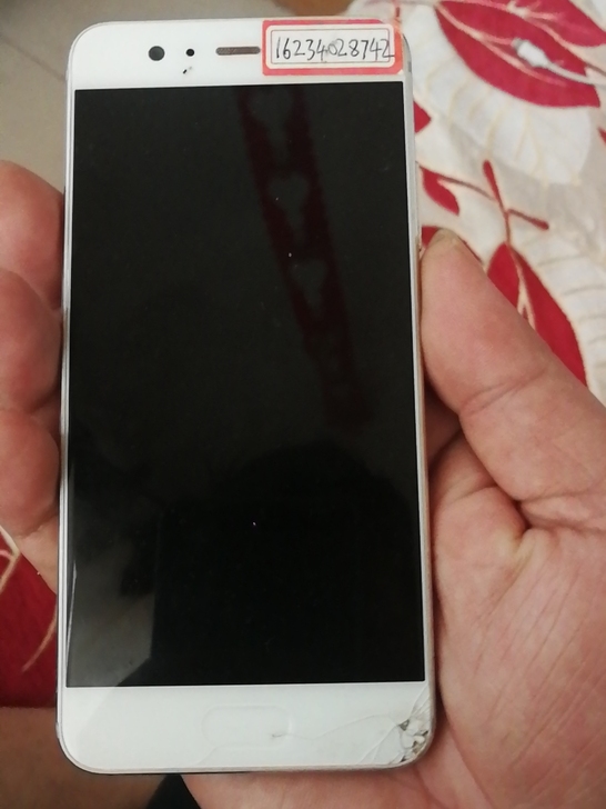 华为p10，屏幕可以用，就是有个角破裂