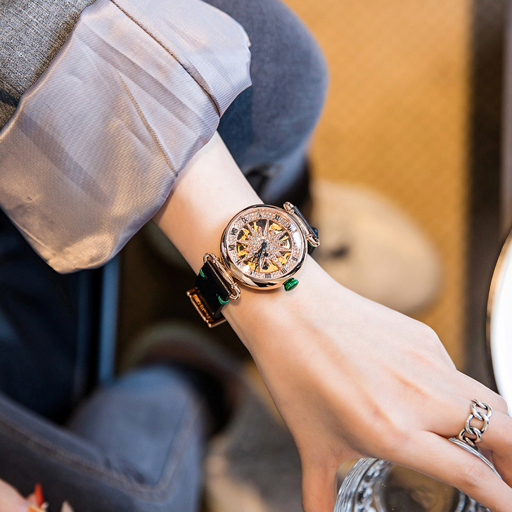 2020年新款专柜正品采用施华洛世奇元素重...