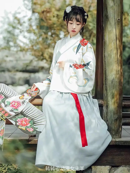 出 十三余小豆蔻 东风一梦明制汉服s码set