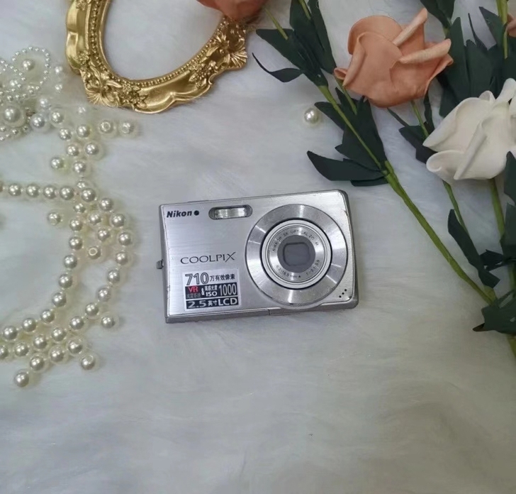 出一个二手的小相机