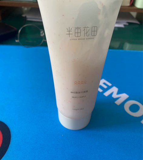 半亩花田神经酰胺手膜霜护手霜 感兴趣的话点...