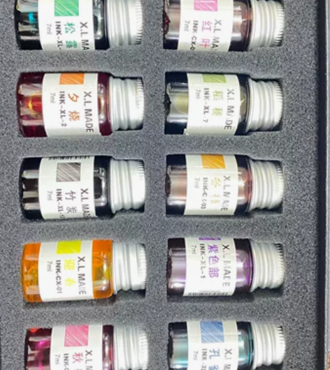 玻璃笔墨水，带金粉，全新未拆封，只剩4盒，...