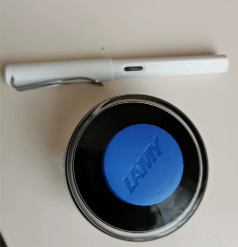 Lamy钢笔和墨水 墨水基本没用过，钢笔使...