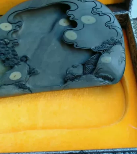 端砚(梅花坑)山水砚台(一口价) 数量一件...