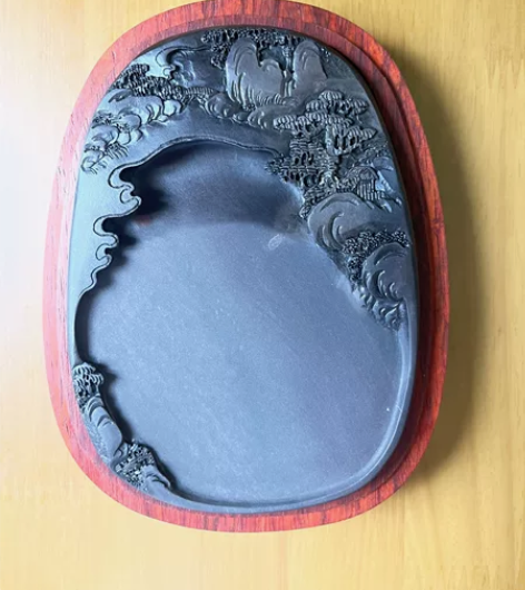 端溪坑仔岩端砚。石质幼嫩细腻，砚堂位置有蚁...