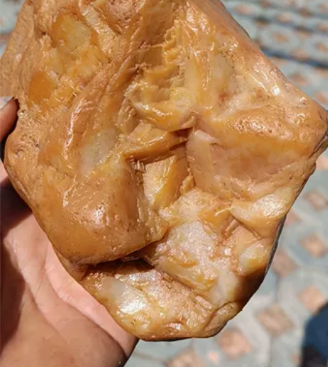 黄蜡石阶梯金印 ，双面金印造型，石形奇特。...