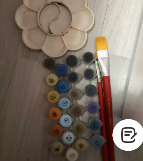 绘画全套：调色盘 水粉 水粉笔两只 感兴趣...