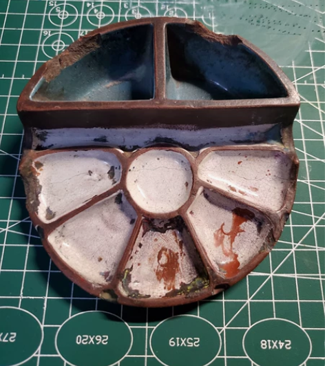 民国老紫砂调色盘，有一点磕。 80元包10...