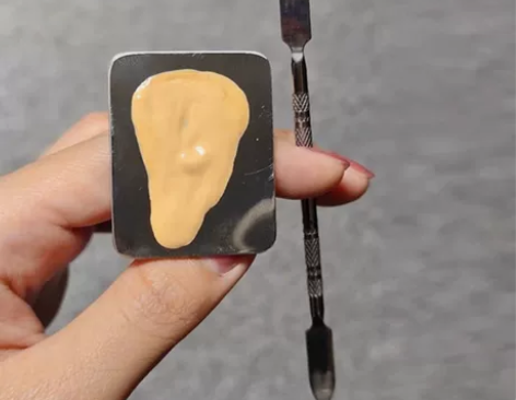 真方便！粉底液调色盘化妆口红戒指调色调和板...