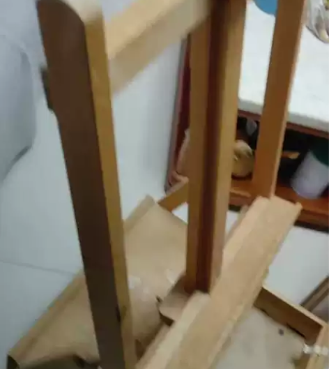 画架2个，一个大的，一个小的，小的小盆友蜡...