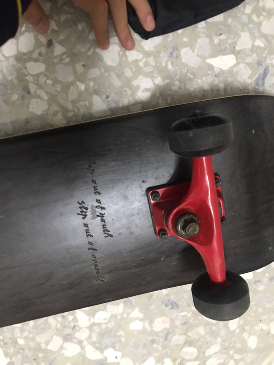 滑板，之前参加社团买的，后来不守社规，被社...