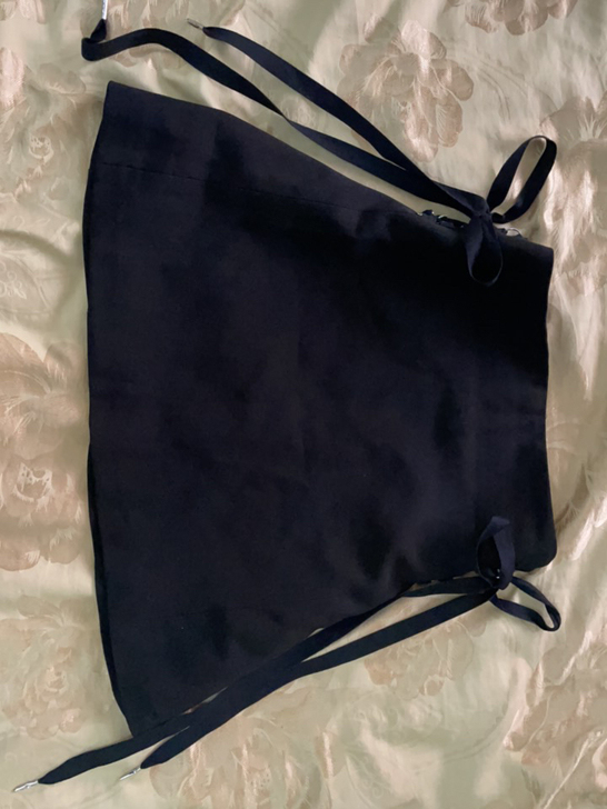 独特的绑带半身A字裙