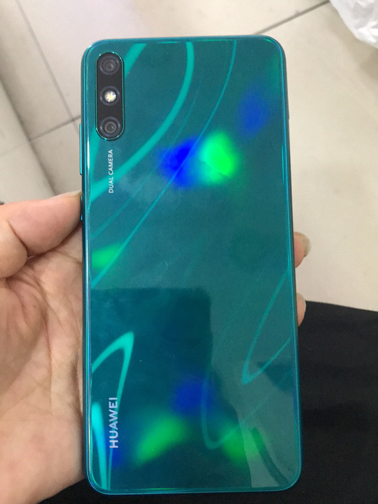 华为畅享10e,4+64g功能全好,成色9...