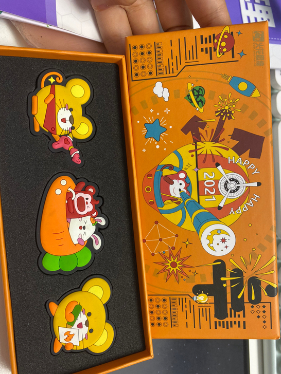 火花思维冰箱贴。全新。带盒子