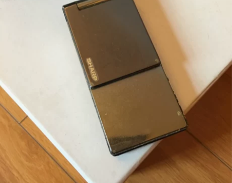 夏普手机9010黑色 购于香港一直没用放柜...