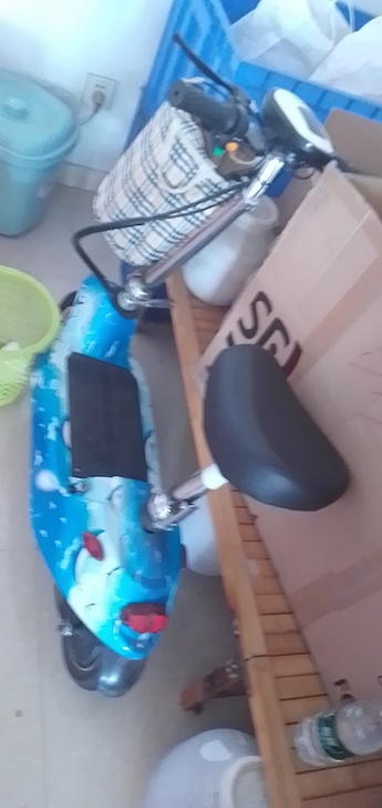 这个电动车可以折叠，出行方便