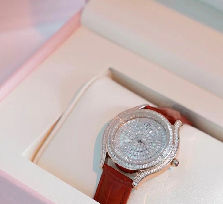 I Do红色全水晶超美手表全新