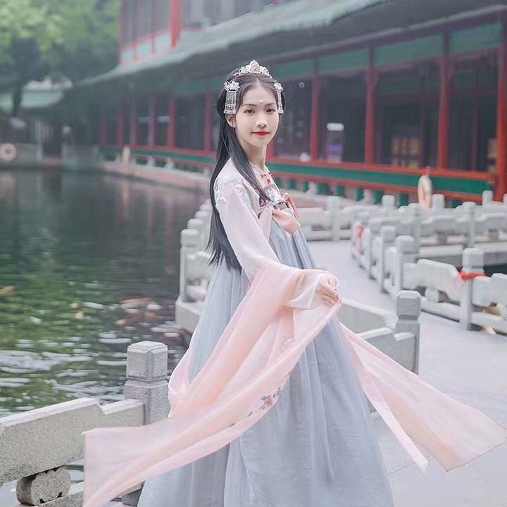 传统改良汉服女古装玉兔刺绣高腰齐胸襦裙复古...