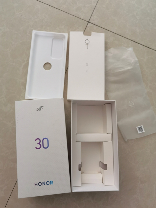 荣耀30手机盒子，带取卡针。有意者联系！！！