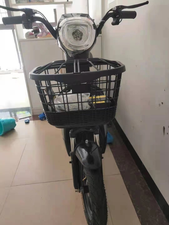 全新没有骑过电动车，品牌：思帝诺，4个电瓶...
