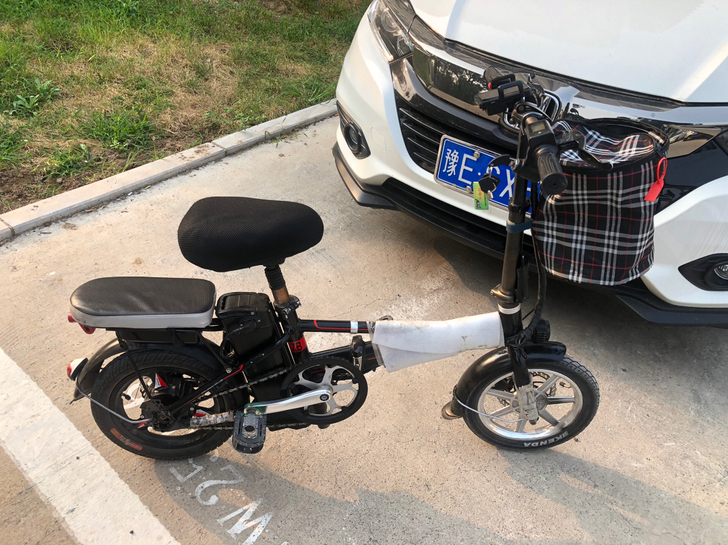 折叠电动车，能跑35公里，一年多的车子。