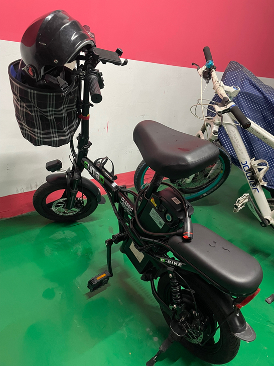 名顶代驾电动车荣耀版，配置详情淘宝可查，跑...