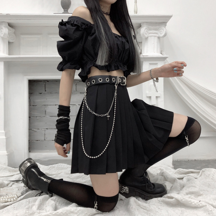 半身裙，本人腿粗，穿着不好看，可以赠个裙链...