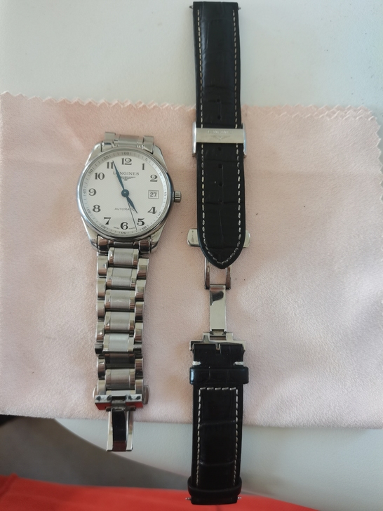 浪琴L2.518名匠，钢带是后配的。皮带扣...