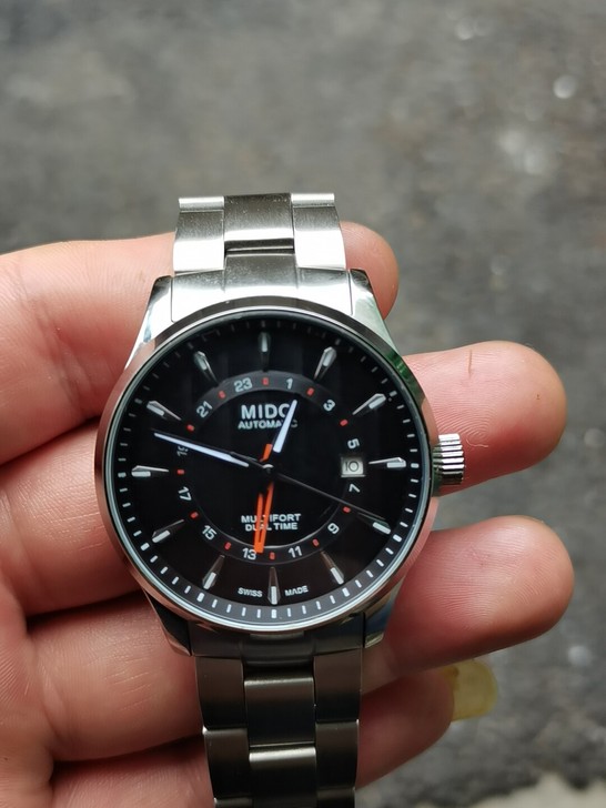 过生日朋友送的手表  95新  保护的很好...