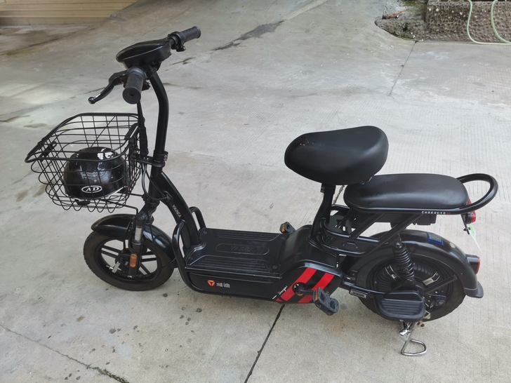 雅迪电动车，使用半年多时间，成色还很新，充...