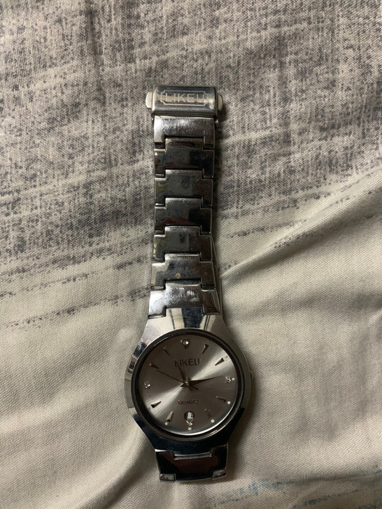 自己换手表了用不上,电池没电,换电池可以正...