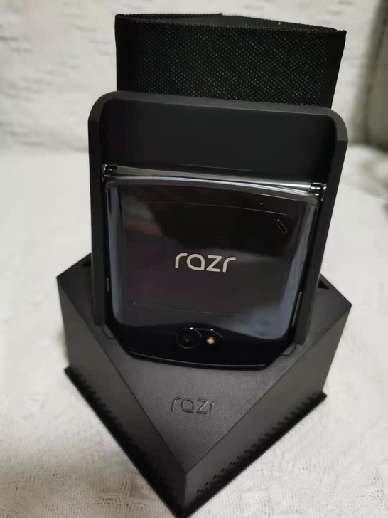 摩托罗拉 moto razr 5G 8G+...